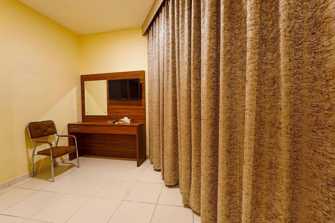 Oyo 925 Emirates Hotel Dubaj Kültér fotó